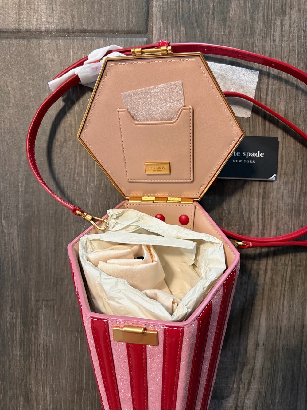 kate spade red crossbody strap with gold hardware popcorn 🍿 bag - Picture 2 of 3